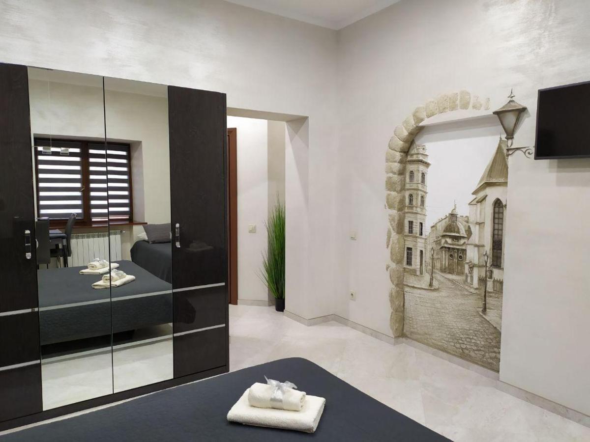 Appartamento Rynok 25 Elite Lviv Center Esterno foto